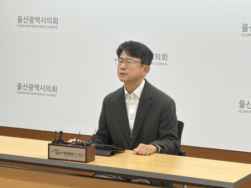 안재현 전 노무현재단 울산지역위원회 상임대표가 28일 울산시의회 프레스센터에서 울산시장 출마 의사를 밝히고 있다.(울산시의회 제공. 재판매 및 DB금지)/뉴스1