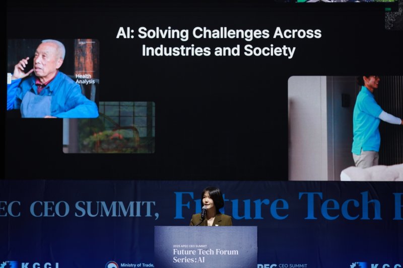 '퓨처테크포럼 AI'에서 발표하는 최수연 네이버 CEO (출처=연합뉴스)