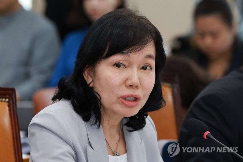 질의에 답하는 송경희 개인정보보호위원장 (출처=연합뉴스)