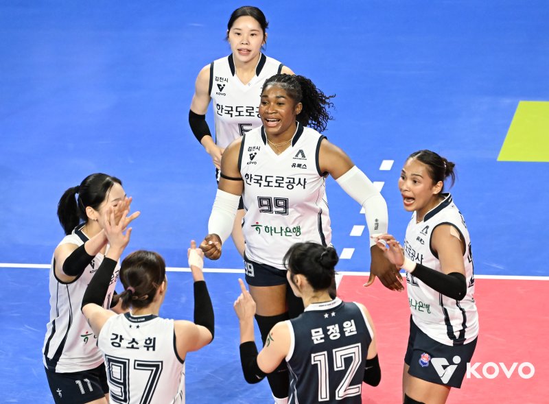 도로공사가 기업은행을 제압했다. (KOVO 제공)