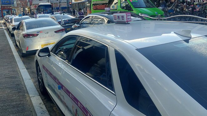 日 관광객 또 교통사고, 택시가 중앙선 침범해서..