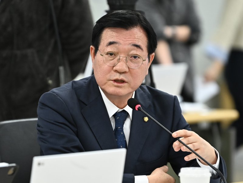 [김해=뉴시스]더불어민주당 민홍철 의원. 뉴시스DB. photo@newsis.com