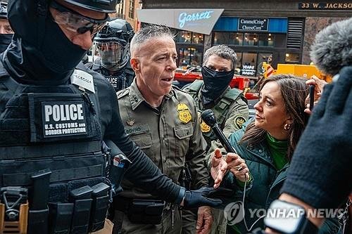 법정 출석하는 보비노 국경순찰대장 (출처=연합뉴스)