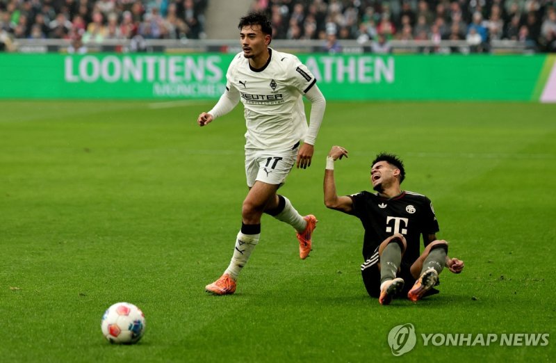 지난 뮌헨과 경기에서 루이스 디아스에게 파울한 카스트로프 (출처=연합뉴스)