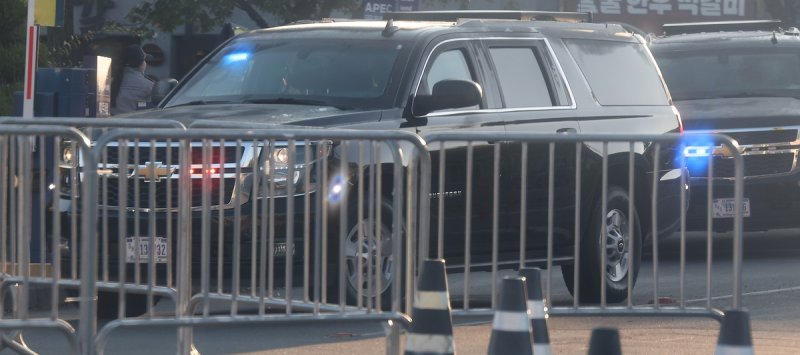 보문관광단지 내 이동하는 미국 정부 경호차량 (출처=연합뉴스)