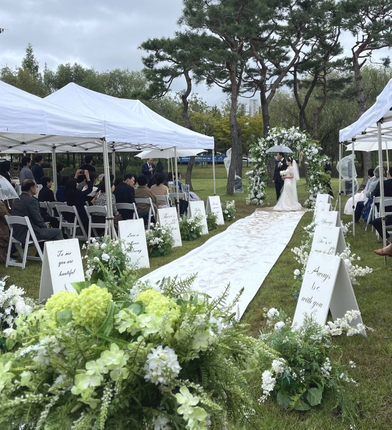 나주혁신도시 빛가람호수공원에서 열린 '공공결혼식' 모습. (사진=나주시 제공) photo@newsis.com