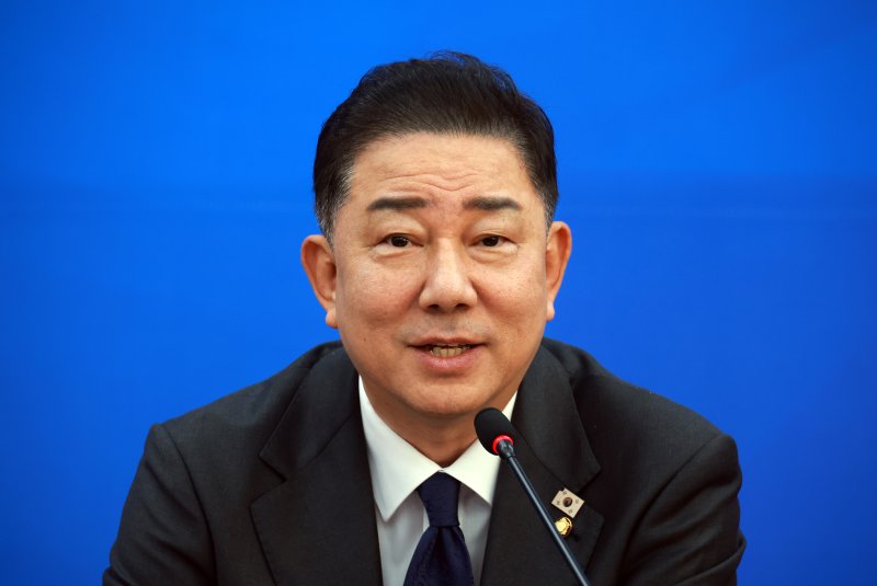 [서울=뉴시스] 고승민 기자 = 김병기 더불어민주당 원내대표가 28일 서울 여의도 국회에서 열린 국정감사 대책회의에서 발언하고 있다. 2025.10.28. kkssmm99@newsis.com