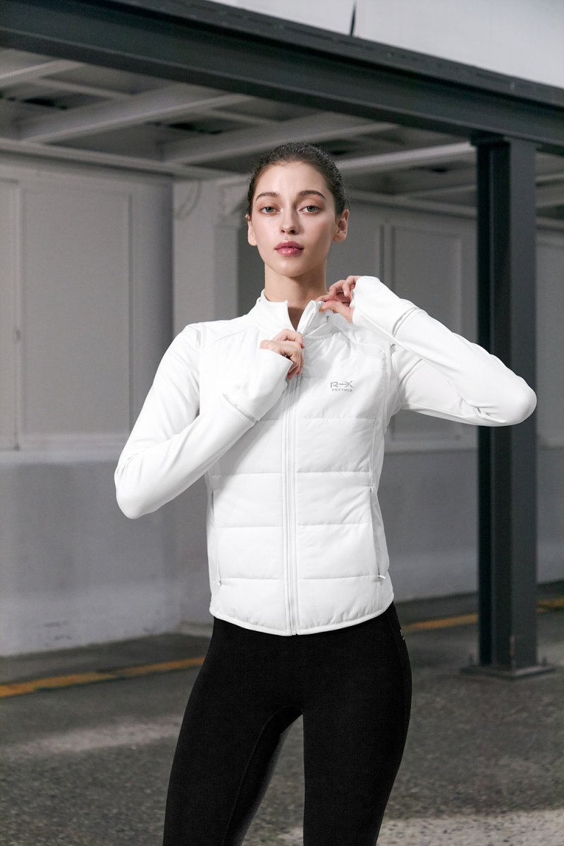 [서울=뉴시스] 애슬레저 전문 기업 젝시믹스가 가을에서 겨울로 넘어가는 간절기 추위가 시작되면서 아우터 판매량이 크게 증가했다고 29일 밝혔다. (사진=젝시믹스 제공) *재판매 및 DB 금지