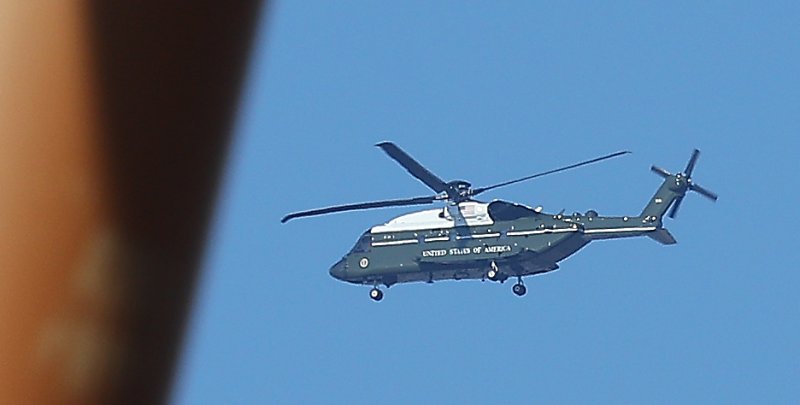 미국 대통령의 전용헬기인 마린원이 29일 경북 경주시 상공에서 비행하고 있다. 연합뉴스