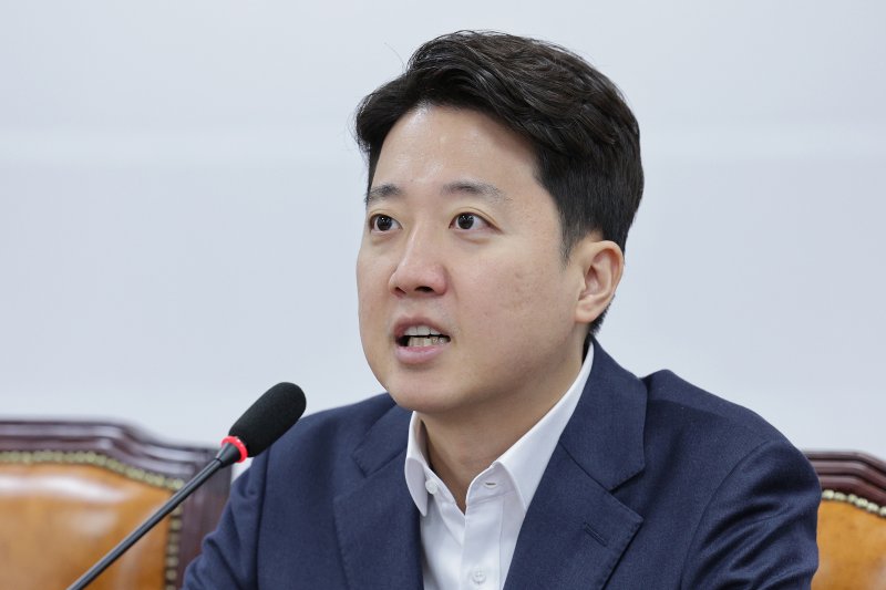 이준석 개혁신당 대표가 20일 서울 여의도 국회에서 열린 최고위원회의에서 발언하고 있다. 뉴스1