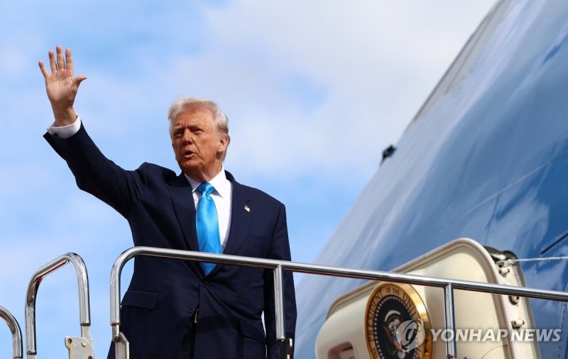 일본 떠나는 트럼프 대통령 (출처=연합뉴스)