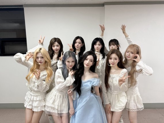 'U&I CONCERT' 트리플에스, 경복궁 가을밤 접수