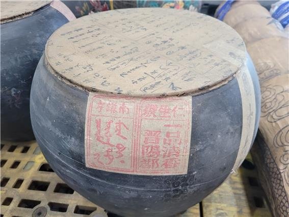 적발된 가짜 골동 보이차 (출처=연합뉴스)