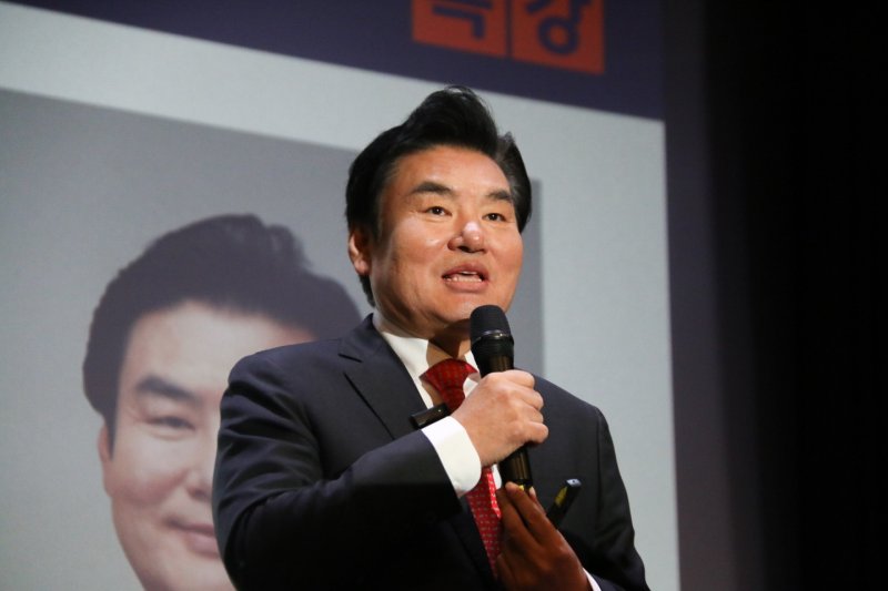 [서울=뉴시스] 원유철 전 미래한국당 대표. 2024.12.20. *재판매 및 DB 금지. *재판매 및 DB 금지