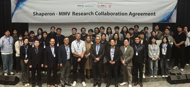 샤페론과 글로벌 비영리기구 MMV(Medicines for Malaria Venture)가 공동연구 협약을 체결한 뒤 기념촬영을 하고 있다. (사진=샤페론 제공) *재판매 및 DB 금지