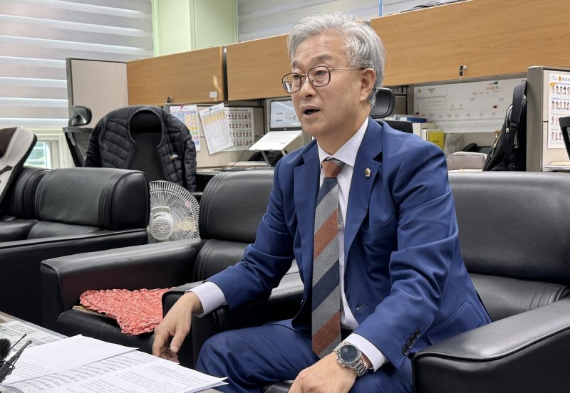 기자간담회하는 나인권 전북특별자치도의회 의원 (출처=연합뉴스)