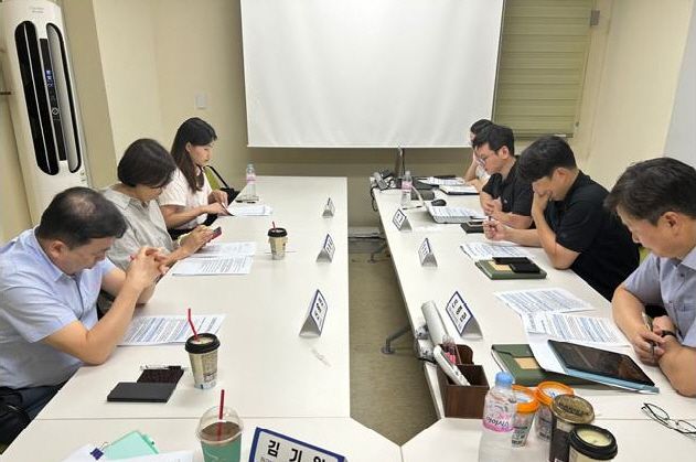 지난해 9월 충북 청주시 오송컨퍼런스센터 회의실에서 열린 ‘내수면어업 허가·신고제 개선 방안 정책협의회’ 현장. 한국해양수산개발원 제공