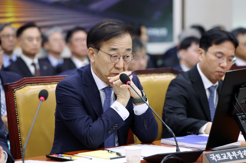 김윤덕 국토교통부 바카라 게임이 29일 오전 서울 여의도 국회 국토교통위원회에서 열린 국토교통부 등에 대한 국정감사에 출석해 있다. 뉴시스