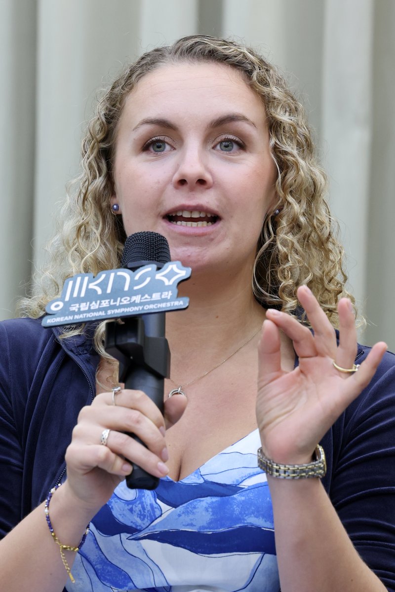 [서울=뉴시스] 박진희 기자 = 마틸다 로이드(Matilda Lloyd) 트럼페터가 29일 서울 서초구 예술의전당 N스튜디오에서 '제259회 국립심포니오케스트라 정기연주회' 기자간담회를 하고 있다. 이번 정기연주회 협연자로 국내 무대에 처음 서는 마틸다 로이드는 하이든의 트럼펫 협주곡 내림 마장조 등을 연주한다. 2025.10.29. pak7130@newsis.com