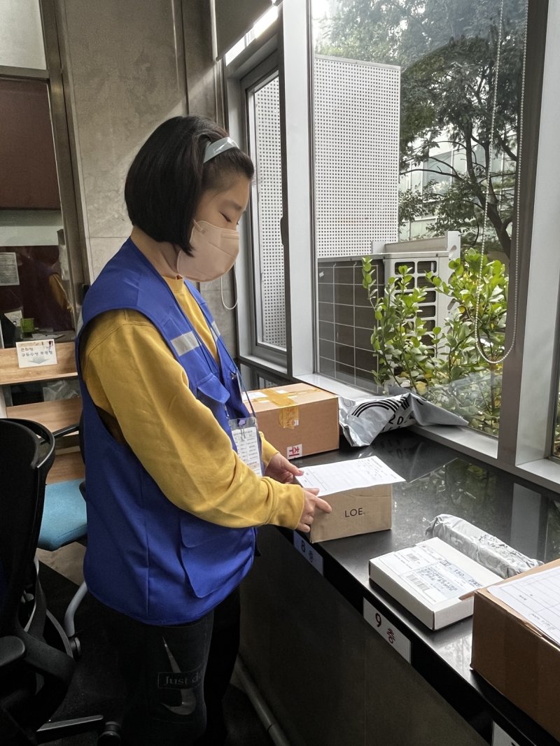 태광그룹 계열사 티시스의 장애인표준사업장 '큰희망'이 29일 오전 서울 영등포구 큰희망 사업장에서 '예비초년생 중증장애인 직업교육훈련' 수료식을 열고 기념촬영을 하고 있다.(태광그룹 제공)