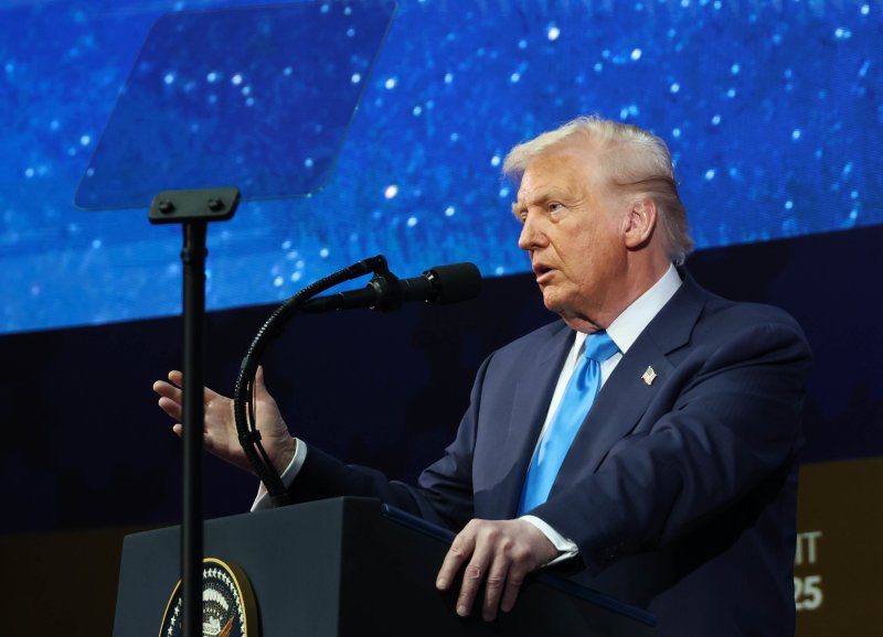 도널드 트럼프 미국 대통령이 29일 경북 경주 예술의전당에서 열린 '2025 아시아태평양경제협력체 최고경영자 서밋(APEC CEO SUMMIT)'에 참석해 정상 특별연설 하고 있다. (대한상공회의소 제공. 재판매 및 DB금지)/2025.10.29/뉴스1 ⓒ News1 김민지 기자