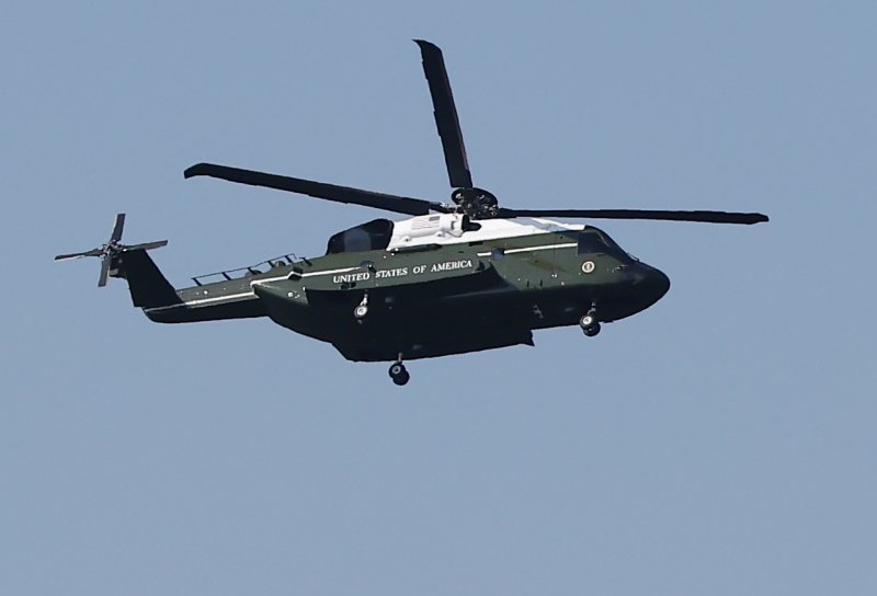 아시아태평양경제협력체(APEC) 정상회의에 참석하는 도널드 트럼프 미국 대통령이 탑승한 것으로 추정되는 헬기 마린원이 29일 오전 경주의 한 헬기 착륙장에 도착해 착륙하고 있다. 2025.10.29/뉴스1 ⓒ News1 김민지 기자