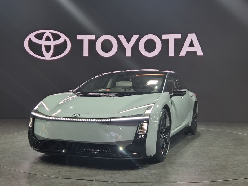 토요타, 럭셔리 끝판왕 ‘센추리’ 독립..렉서스는 ‘공간’ 재해석