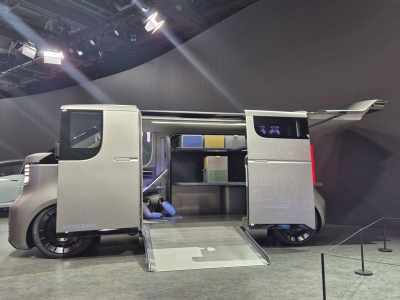 토요타, 럭셔리 끝판왕 ‘센추리’ 독립..렉서스는 ‘공간’ 재해석