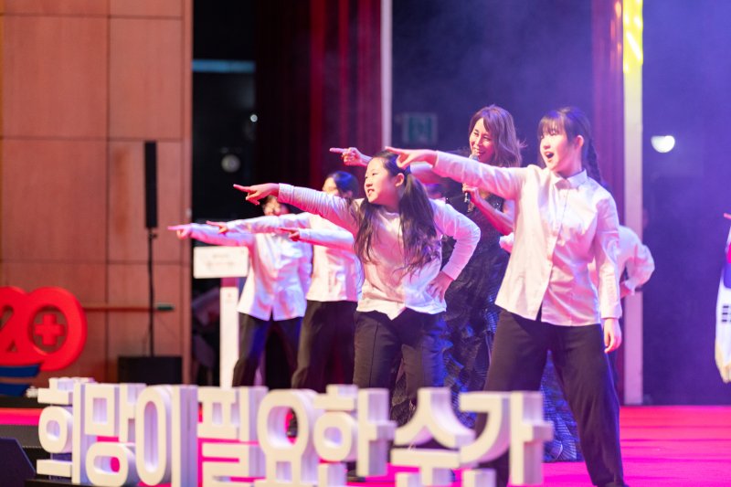 극단 노하우 '맘마미아' 공연.(대한적십자사 경기도지사 제공)