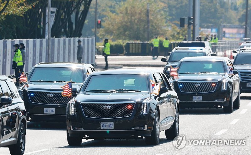 APEC CEO 서밋 연설장 향하는 트럼프 미국 대통령 차량 (출처=연합뉴스)