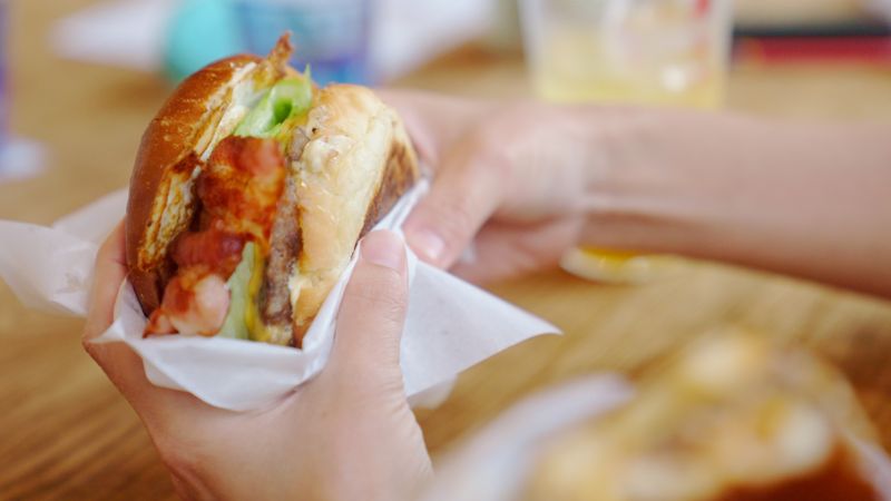 男중학생에게 햄버거 사주겠다 유인, 성관계 요구한 파키스탄인