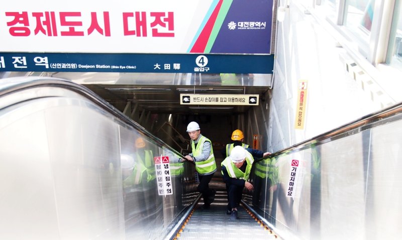[대전=뉴시스]대전 도시철도 1호선 대전역 에스컬레이터 교체 공사가 마무리돼 30일부터 운행에 들어간다. 2025. 10. 29 photo@newsis.com *재판매 및 DB 금지