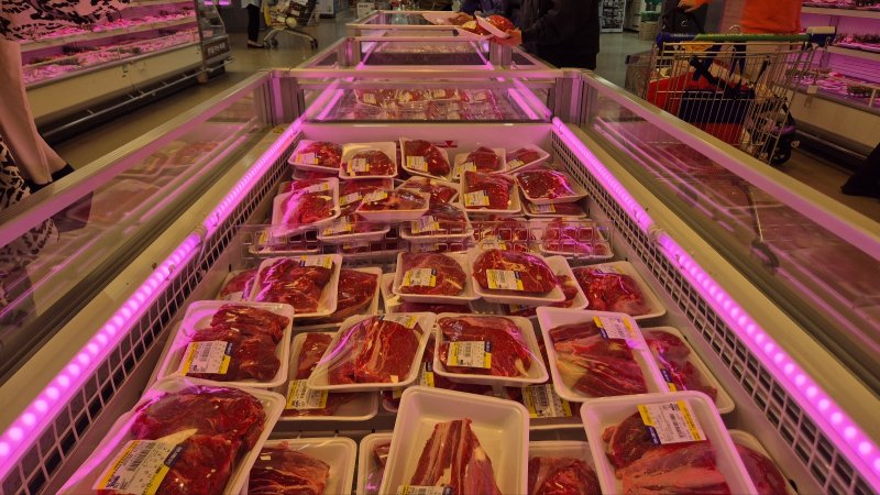 [세종=뉴시스] 농협경제지주는 오는 11월1일 '한우 먹는 날'을 맞아 한우자조금관리위원회와 공동으로 '소(牛)프라이즈 대한민국 한우세일' 행사를 개최한다고 29일 밝혔다. (사진 농협 제공) 2025.10.29. *재판매 및 DB 금지