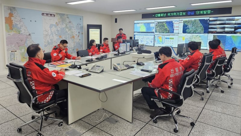 김인호 산림청장, 동해안 산불 대응 태세 점검 (출처=연합뉴스)