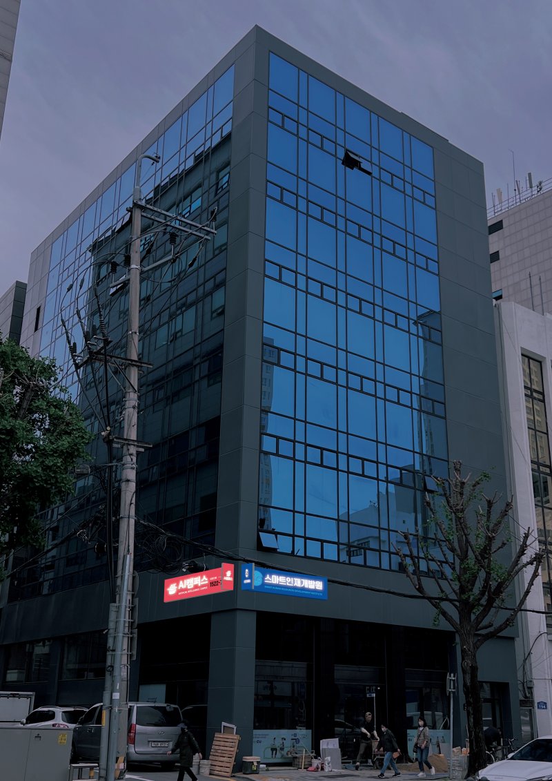 [광주=뉴시스]스마트인재개발원 동구점 25일 새 둥지로 이전