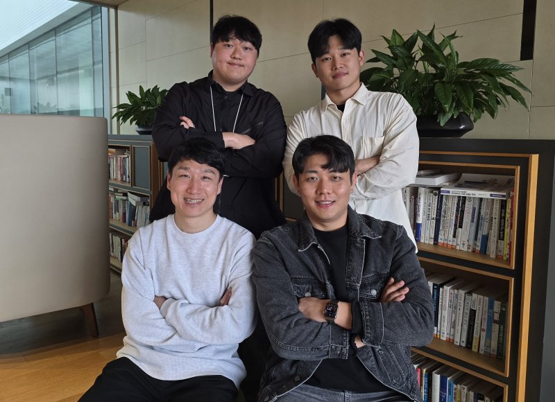 LG유플러스 디지털플랫폼FE TF 김준혁 선임(왼쪽 상단부터 시계 방향으로), 김태형 선임, 충청영업역량강화팀 정우경 선임, 디지털플랫폼FE TF 이재승 책임 LG유플러스 제공