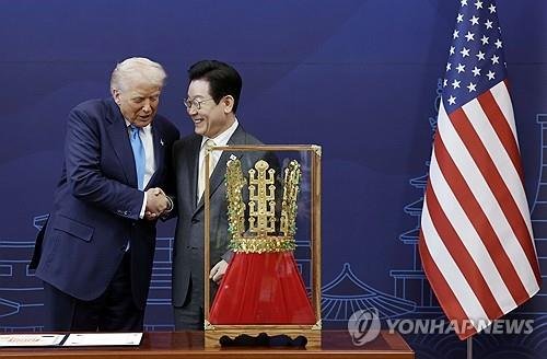 '천마총 바카라사이트 가입 모형'과 한미 정상 (출처=연합바카라사이트 가입)