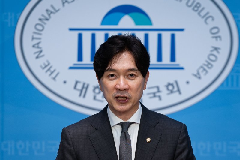 박성훈 국민의힘 수석대변인이 지난 17일 서울 여의도 국회 소통관에서 논평을 하고 있다. 2025.9.17/뉴스1 ⓒ News1 유승관 기자