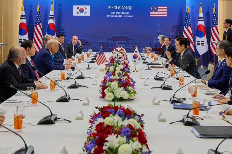 이재명 대통령과 도널드 트럼프 미국 대통령이 29일 경북 경주박물관에서 한미 확대 오찬회담을 하고 있다. (대통령실 제공. 재판매 및 DB 금지) 2025.10.29/뉴스1 ⓒ News1 허경 기자