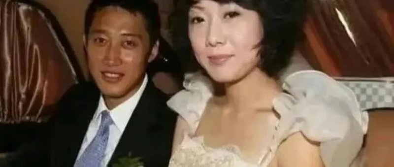 [뉴시스]암 말기 환자의 신장을 조건으로 비밀리에 혼인신고를 한 뒤 평생을 함께 살아가게 된 부부의 모습.(사진=바이두)2025.10.28.