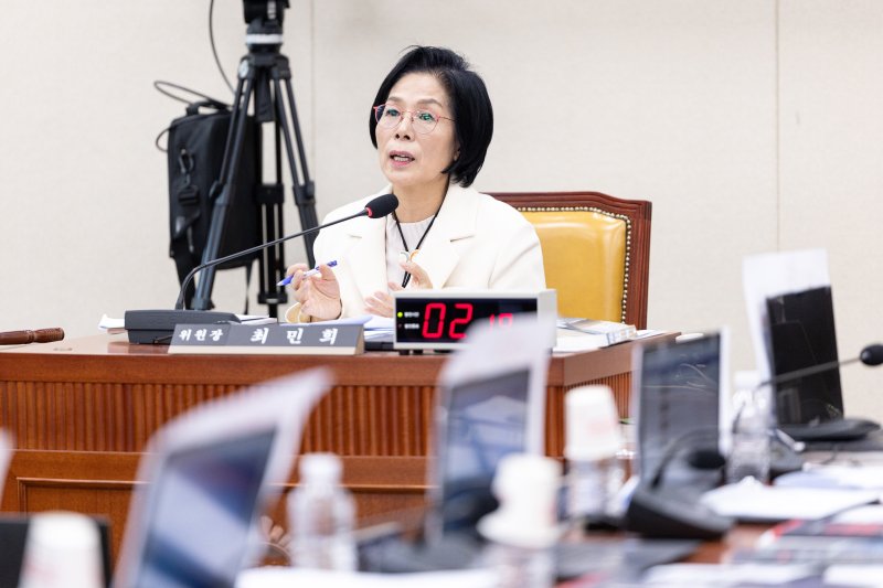 29일 서울 여의도 국회에서 열린 과학기술정보방송통신위원회 과학기술정보통신부 등에 대한 국정감사에서 최민희 위원장이 발언하고 있다. 2025.10.29/뉴스1 ⓒ News1 이승배 기자