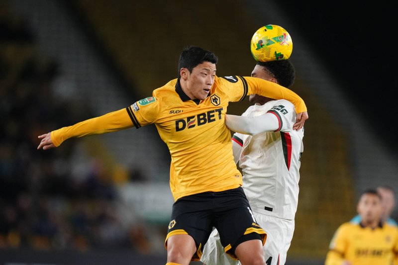 [울버햄튼=AP/뉴시스]'황희찬 시즌 첫 도움' 울버햄튼, 리그컵 16강서 탈락. 2025.10.29.