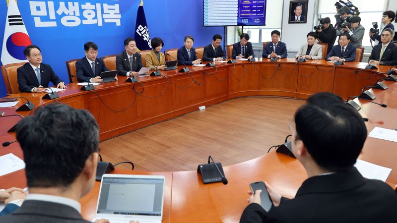 더불어민주당 김병기 원내대표가 30일 국회에서 열린 국정감사 대책회의에서 발언하고 있다. 사진=서동일 기자