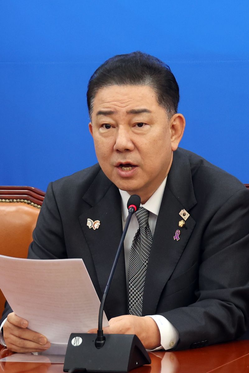 더불어민주당 김병기 원내대표가 30일 국회에서 열린 국정감사 대책회의에서 발언하고 있다. 사진=서동일 기자