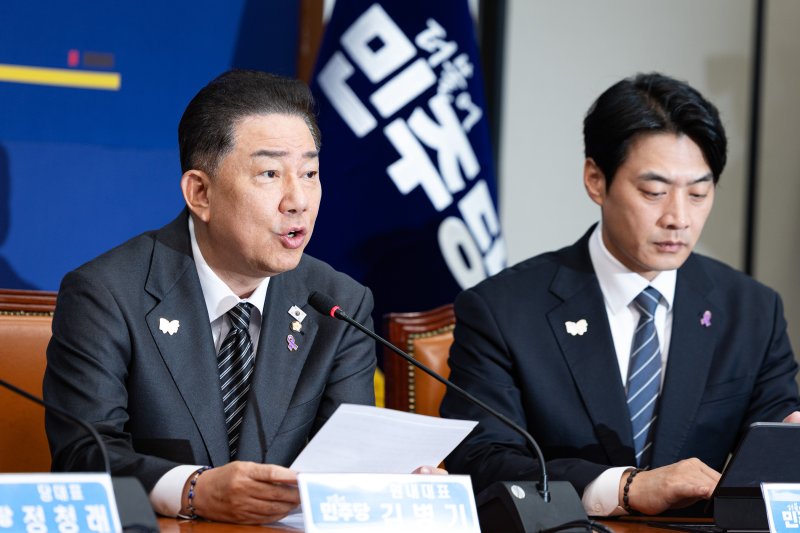 김병기 더불어민주당 원내대표가 29일 서울 여의도 국회에서 열린 최고위원회의에서 모두 발언을 하고 있다. 2025.10.29/뉴스1 ⓒ News1 유승관 기자