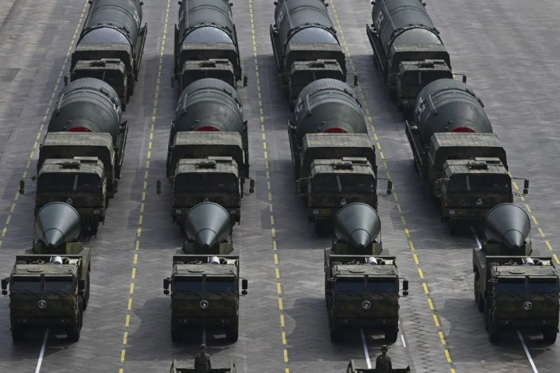 중국 전승절 80주년 기념식서 선보인 핵탄두 (출처=연합뉴스)