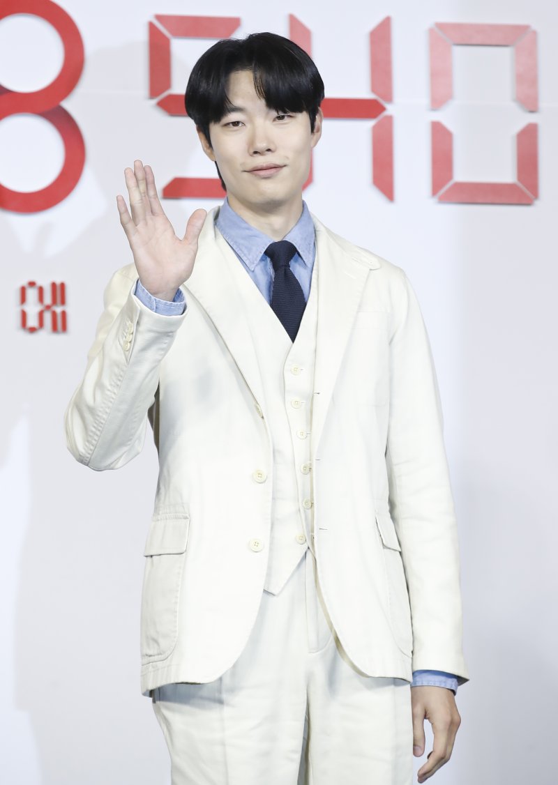 [단독] 류준열, '응팔' 가족들 만났다…10주년 콘텐츠 참석