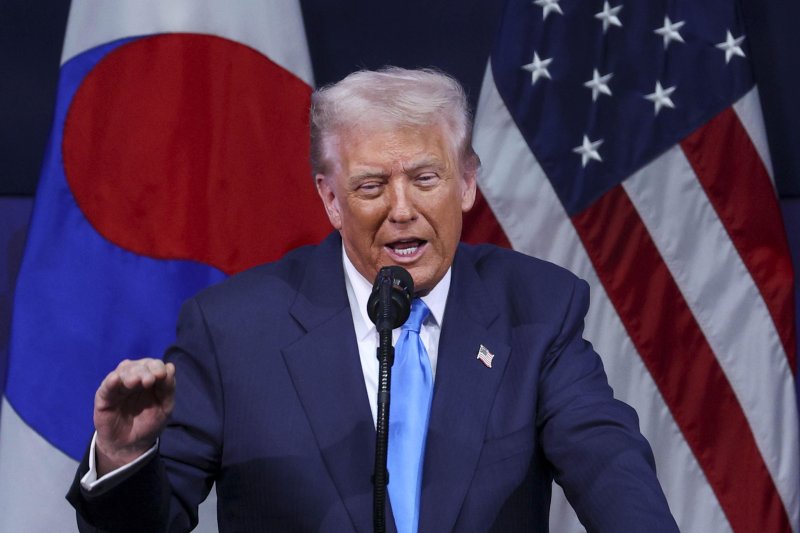 [경주=뉴시스] 추상철 기자 = 도널드 트럼프 미국 대통령이 29일 경북 경주시 경주예술의전당에서 열린 '2025 APEC CEO 서밋'에서 특별 연설을 하고 있다. (공동취재) 2025.10.29. photo@newsis.com