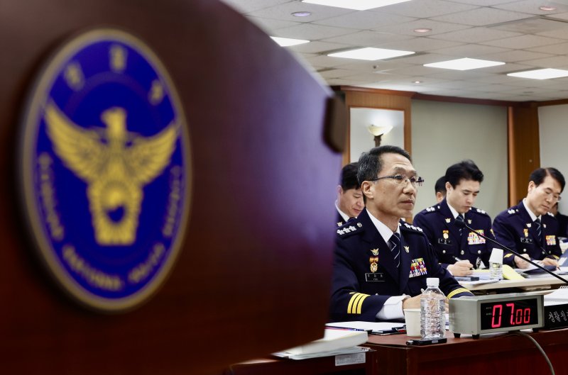 [서울=뉴시스] 조성봉 기자 = 유재성 경찰청장 직무대행이 17일 오전 서울 서대문구 경찰청에서 열린 행정안전위원회 국정감사에서 의원 질의에 답변하고 있다.2025.10.17. suncho21@newsis.com