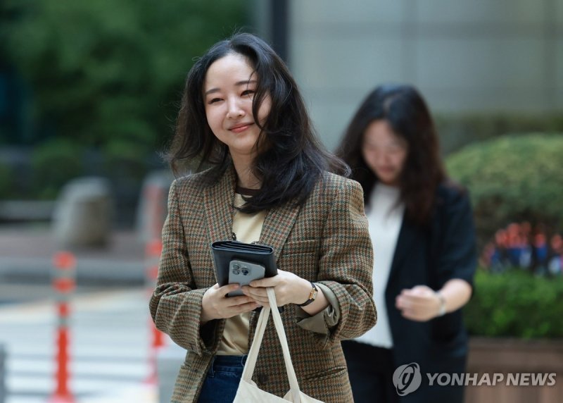 법원 출석하는 민희진 전 어도어 대표 (출처=연합뉴스)